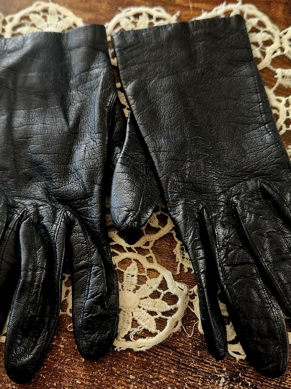 Vintage Italian Black Leather Gloves 100% Silk Lined Made in Italy